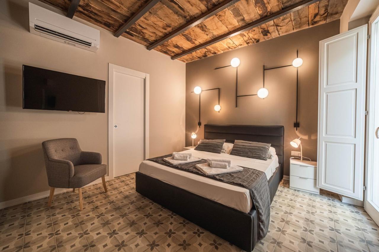 Palazzo Paladini - Luxury Suites In The Heart Of The Old Town Pizzo  Extérieur photo